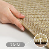 Detailfoto met hand die Plat geweven tapijt Gizeh in neutrale kleur vasthoudt