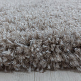 Close-up Beige hoogpolig fluffy shaggy vloerkleed
