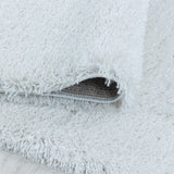 Detail foto wit hoogpolig fluffy shaggy vloerkleed