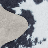 Close-up Zwart witte dierenprint vloerkleed met de achterkant