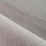 Detailfoto van beige superzachte hoogpolig pluche vloerkleed