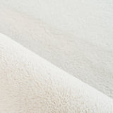 Detailfoto van creme superzachte hoogpolig pluche vloerkleed