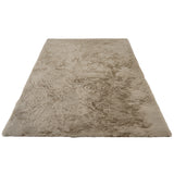 KNUFFEL hoogpolig vloerkleed licht taupe - liggend productbeeld op witte achtergrond