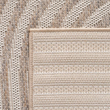Beige geweven vloerkleed met een organisch lijnenspel in Japandi-stijl, liggend op een lichte houten vloer in een minimalistisch interieur.