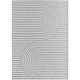 Grijze geweven vloerkleed met een organisch lijnenspel in Japandi-stijl, liggend op een lichte houten vloer in een minimalistisch interieur.