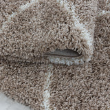 Hoogpolig Salsa Shaggy vloerkleed met modern ruitpatroon beige