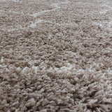 Hoogpolig Salsa Shaggy vloerkleed met modern ruitpatroon beige