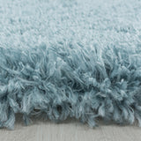 Close-up Blauwe hoogpolig fluffy shaggy vloerkleed