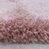 Close-up Roze hoogpolig fluffy shaggy vloerkleed