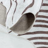 Zijaanzicht Zebra print vloerkleed 