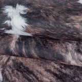 Detailfoto Dierenprint vloerkleed in bruin en wit kleuren 