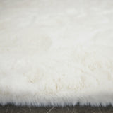 Zijkant detail KNUFFEL vloerkleed - 30 mm dikke pool en fluffy afwerking